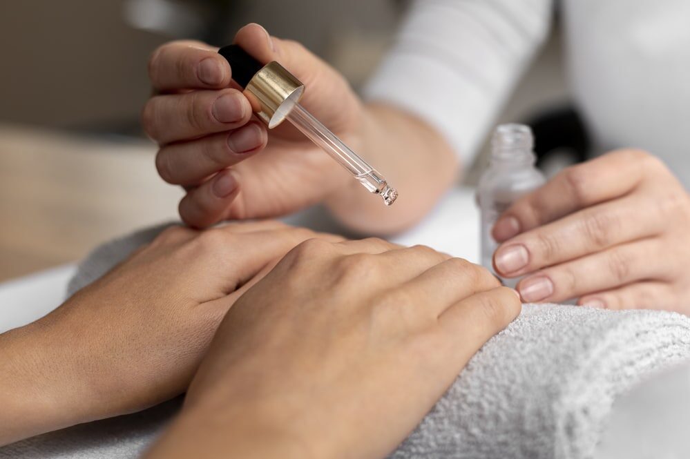 close-up-hand-using-nail-oil-2